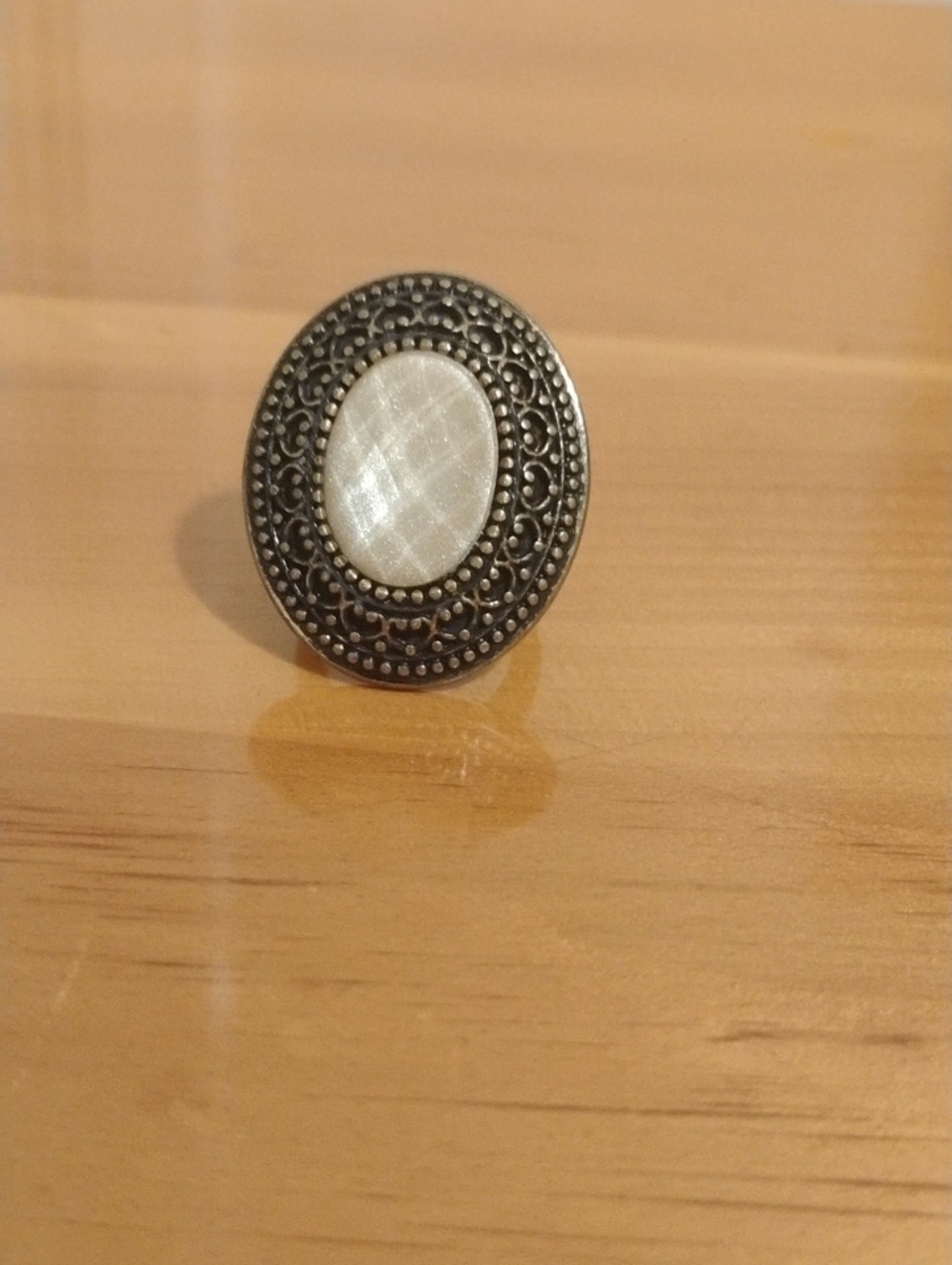 Vintage-Inspired Silver Ring with Mother of Pearl Center - Silver/White